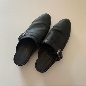 Minnetonka | Black leather mules clogs w/ buckle | Small heel slip on